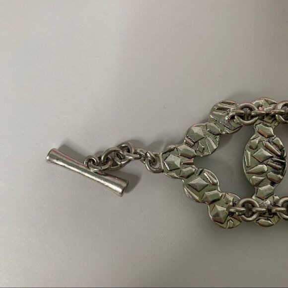 Women’s silver and green stone bracelet - Picture 4 of 6